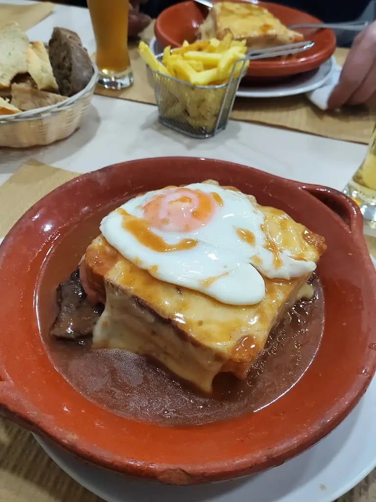 Liliana Sousa Valinhas_Pão Quente Churrasqueira Largo Sta Isabel, Lda._Avintes_reseña