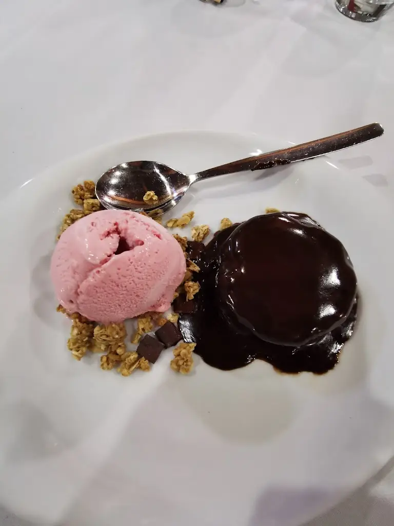 Adam M_A Estrela da Mó_Milheirós de Poiares_reseña