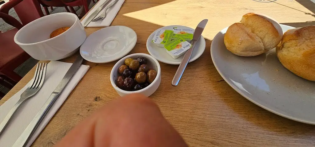 Yarmali Omar_Casa Rocha_Foz do Douro_recensione