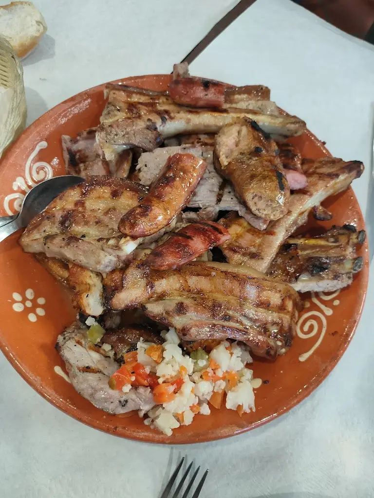 Raquel Moreira_Churrasqueira AvenidaParedes_Castelões de Cepeda_recensione