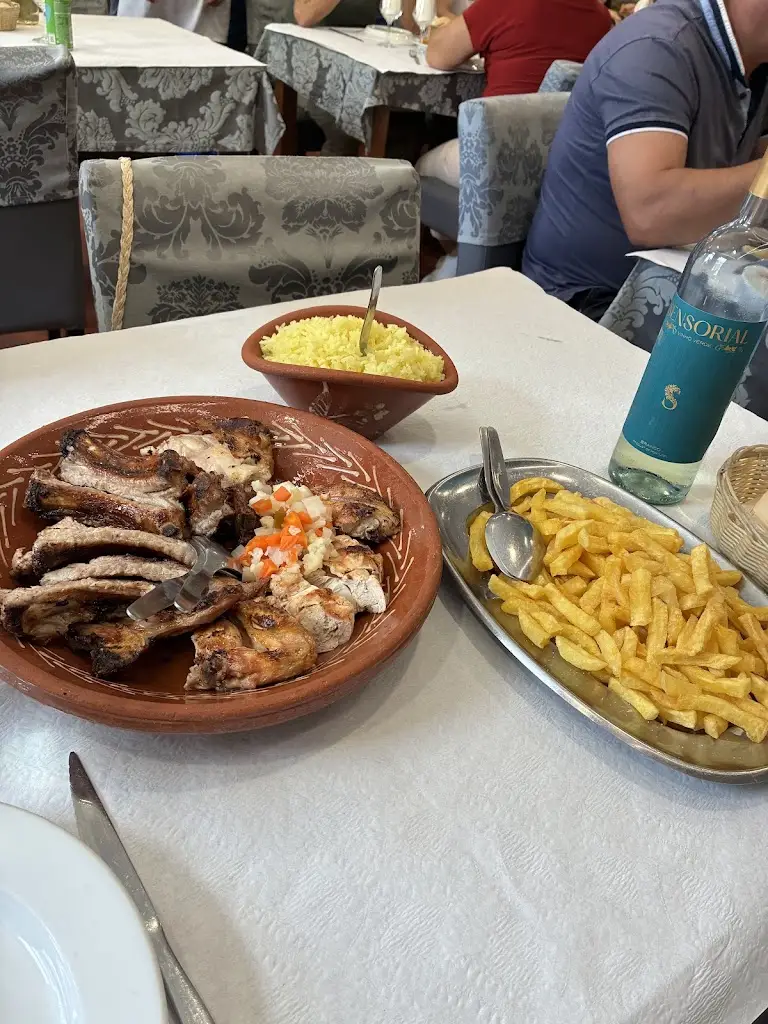 Marius Leniere_Churrasqueira AvenidaParedes_Castelões de Cepeda_recensione