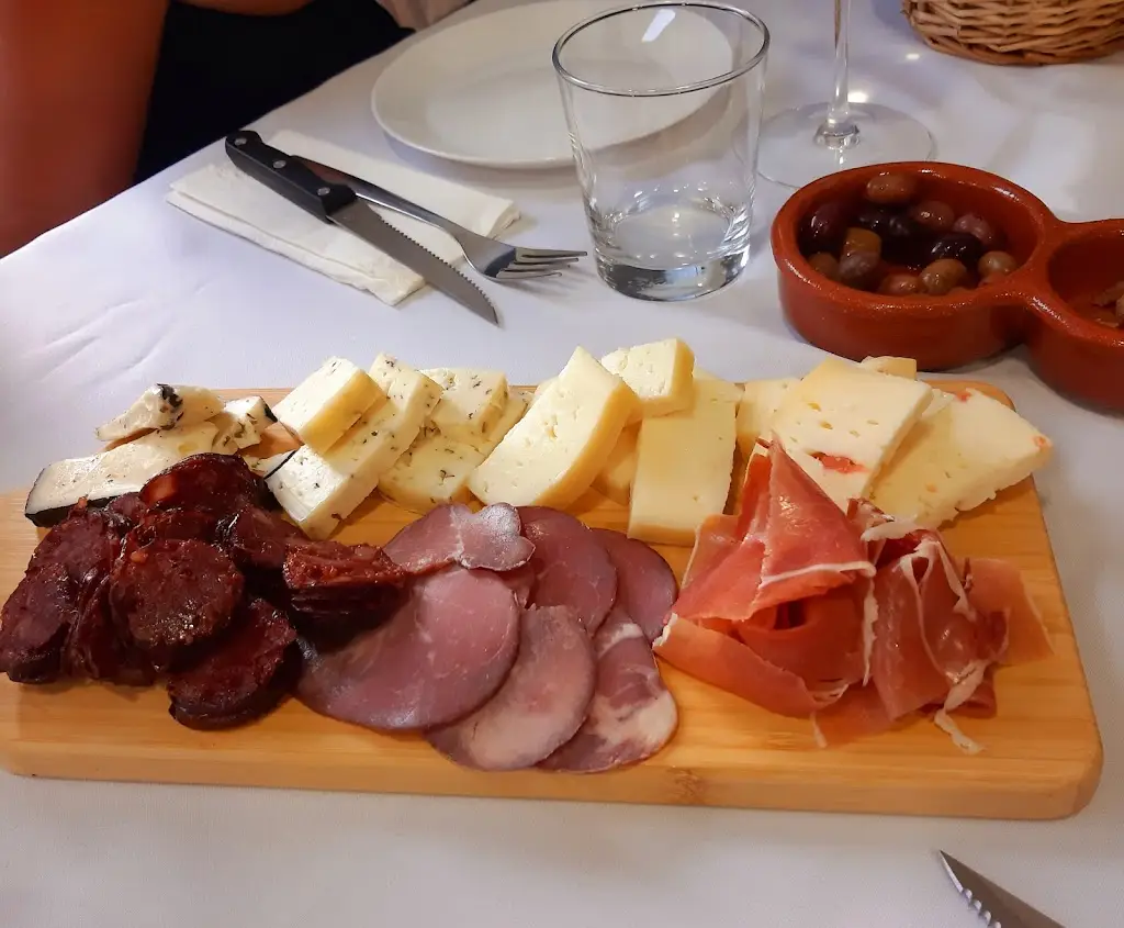 Tipicamente Restaurante&Petisqueira_Ermesinde_slider_image_3