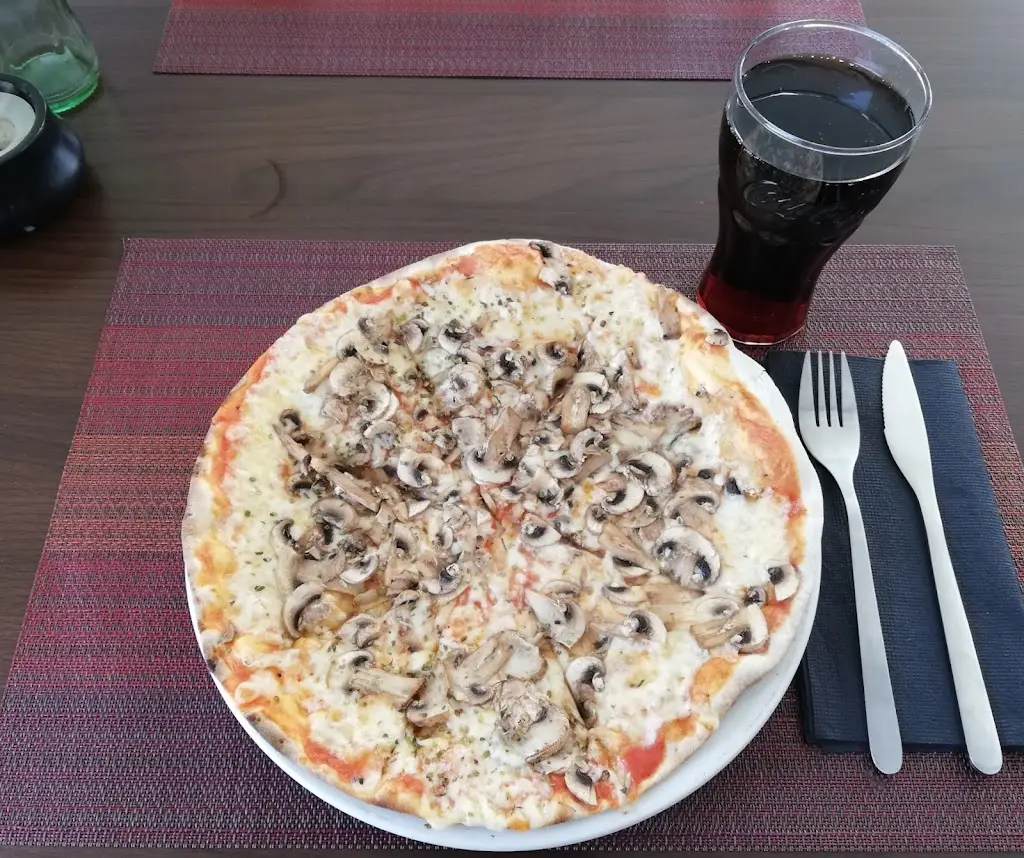 Manos Fls_Pizaria VilAroma_Ermesinde_recensione