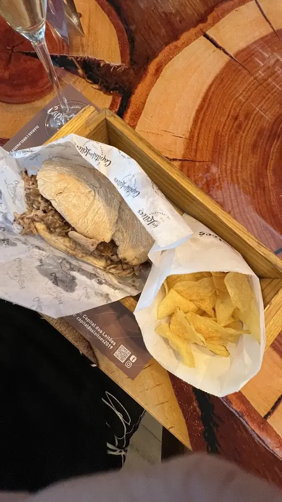 william chitra-straley_Capital dos Leitões_Carvalhosa_recensione