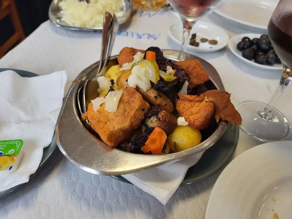 Mário Santos_Solar do Senhor Da Pedra_Gulpilhares_review