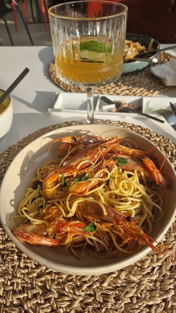 Zé Pereira_Bermelho restaurant & beach bar_Lavra_reseña