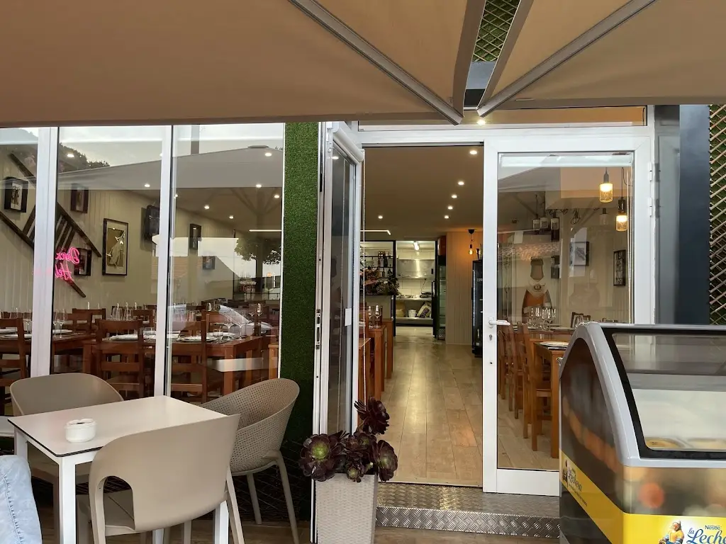 Restaurante Dona Helena_Lavra_slider_image_1