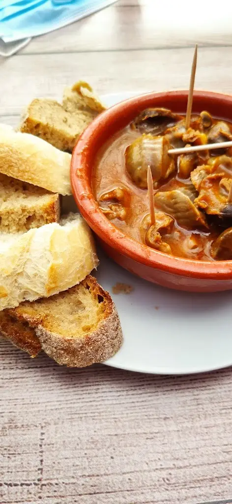 Miguel Ferreira_Águias Bar_Foz do Sousa_recensione