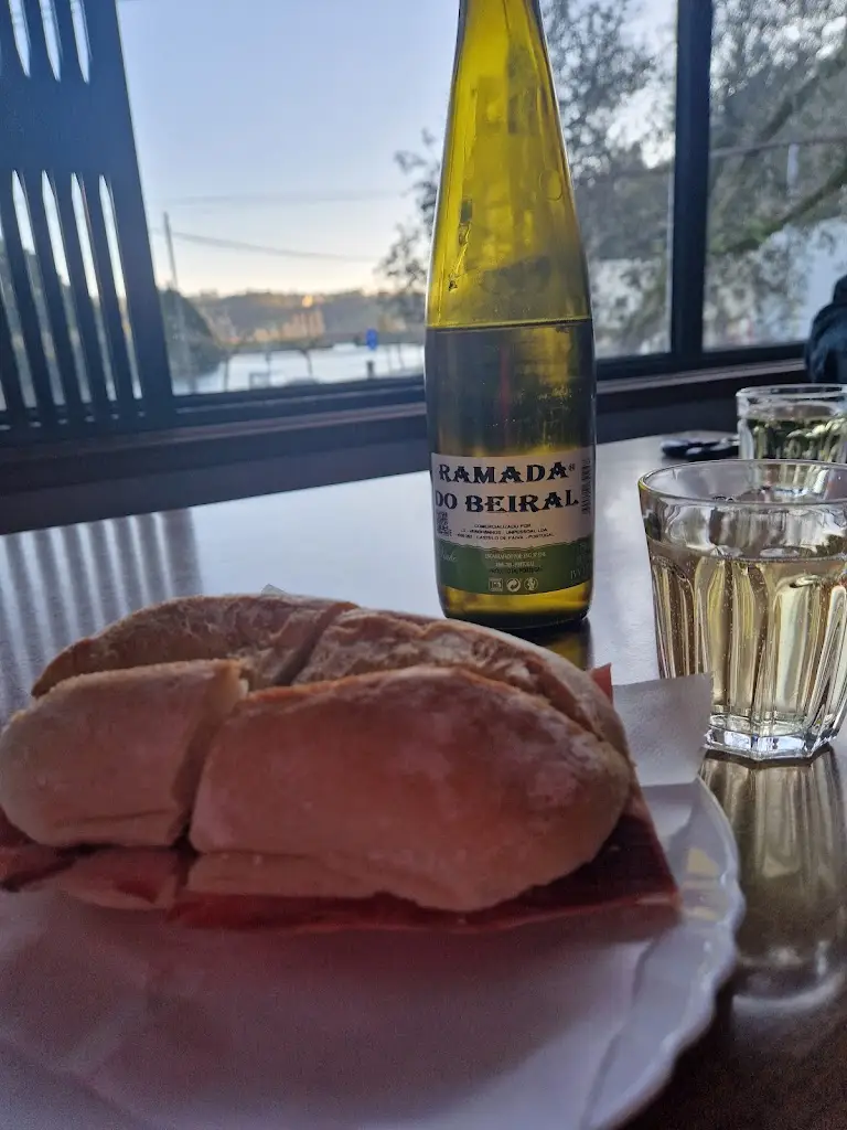 Graça Moreira_Taberna do Presunto_Foz do Sousa_reseña