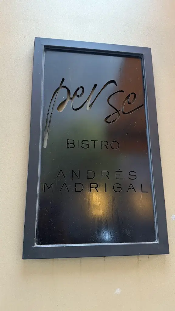 Christelle E. Tchuissé_Bella Mundo - Italian, Sushi & Mexican_Margaride_reseña