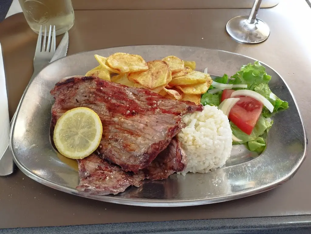 Andre Maria_snack bar despertar_Milheirós_reseña