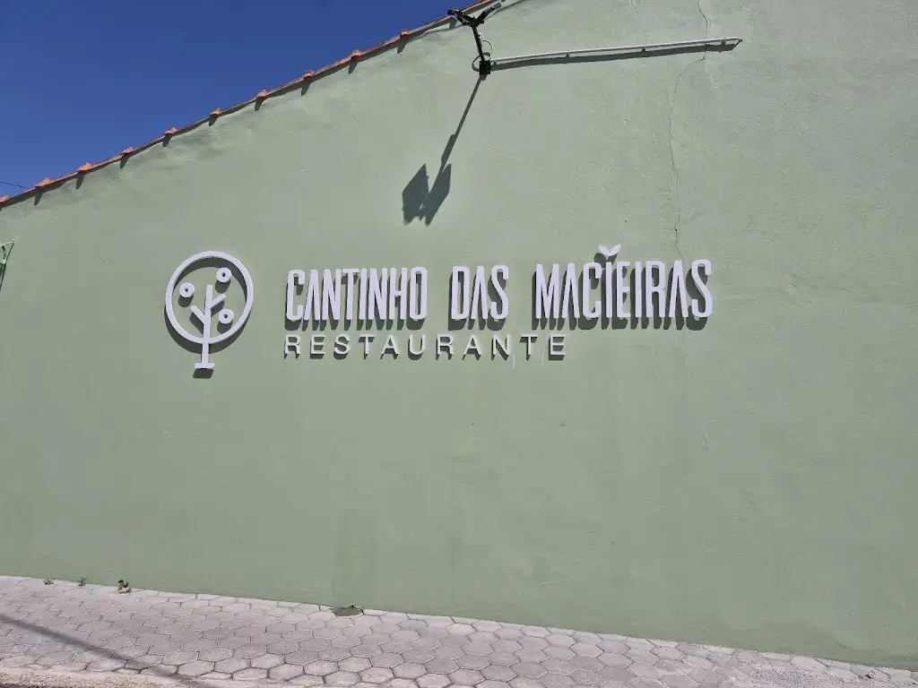 Kristin_Cantinho das Macieiras_São Félix da Marinha_recensione