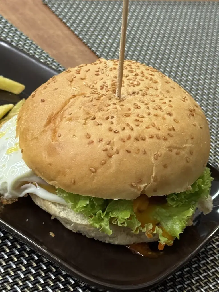 Kartika Chauhan_Outro Nivel Taste Restaurant & Cafe_São Mamede de Infesta_review