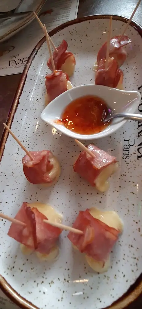 Cristina Pimentel_Taberna Paris_Pedrouços_recensione