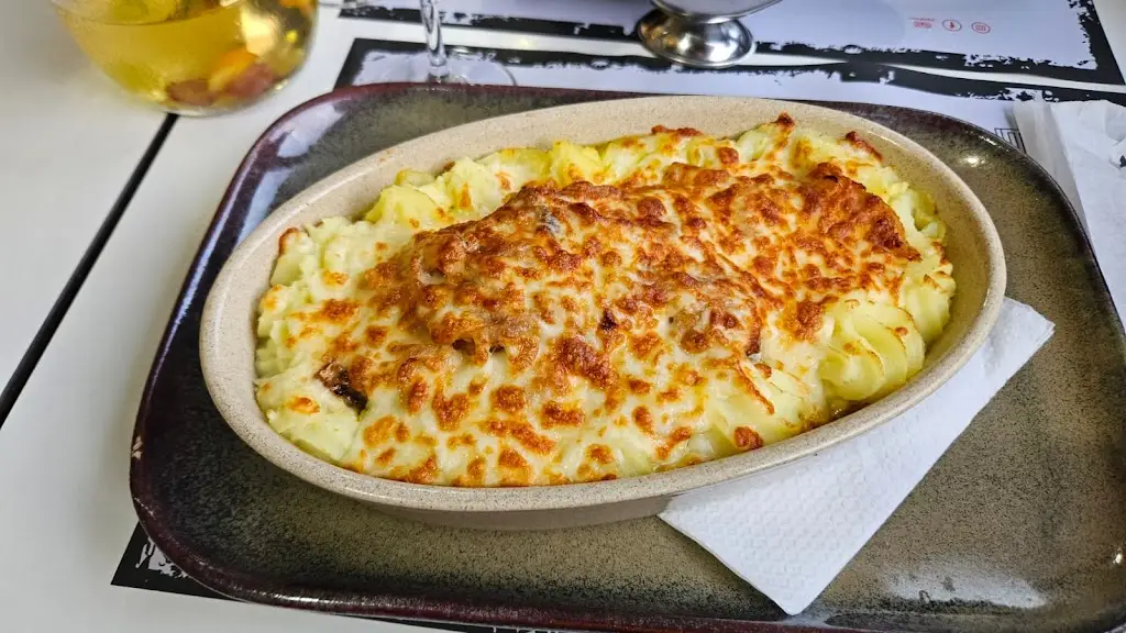 Alin Schiop_Fontes do Horácio restaurant_Calheta de São Jorge_review