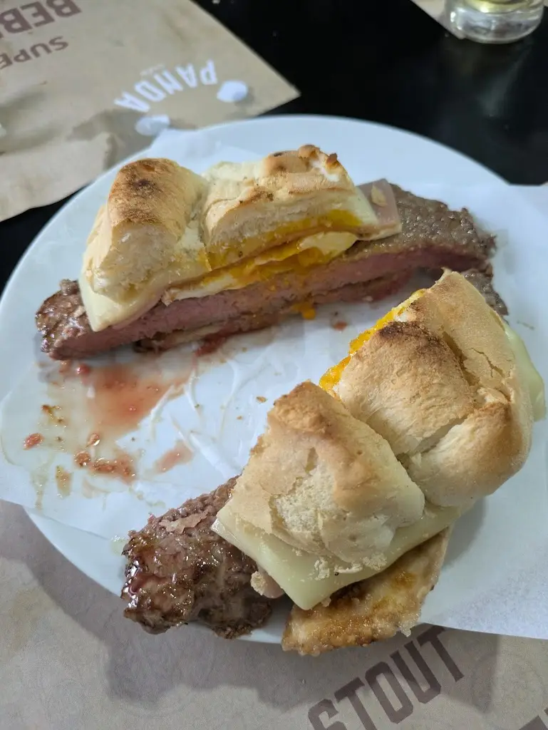 Pedro Fernandes_Café o Panda_Rio Tinto_recensione