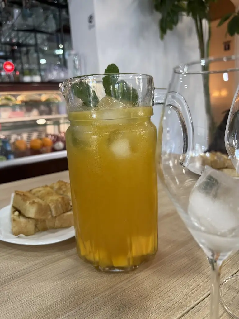 Madalena Maximo_Calma_Vila Nova da Telha_recensione