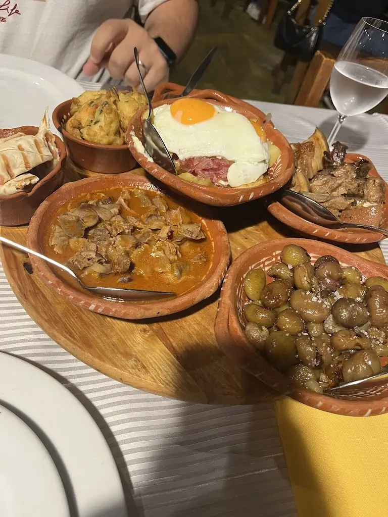 Adega Amarela_Santo Tirso_slider_image_3