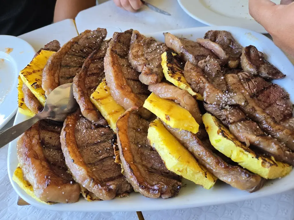 María_Restaurante Villa Meyana_Vila Meã_review