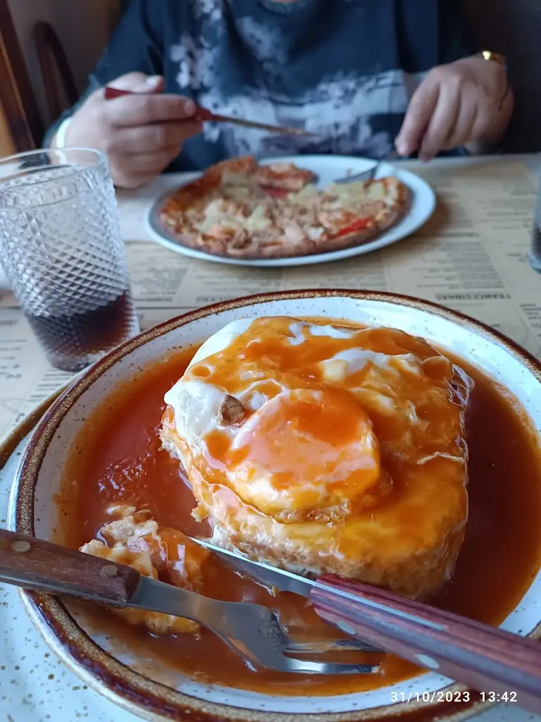 Menu_Pizzaria Moderna_Vila Meã_image_5