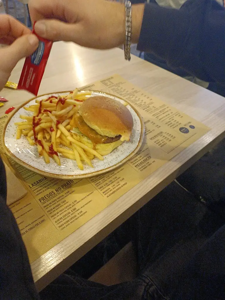 Menu_Pizzaria Moderna_Vila Meã_image_6