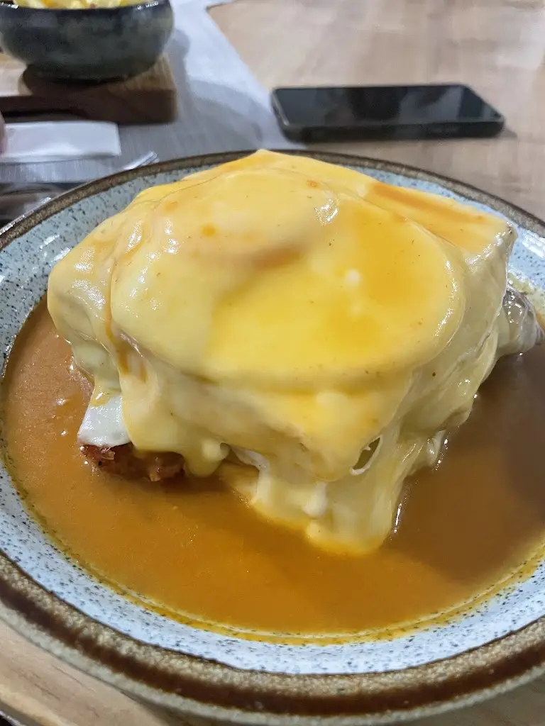 Hugo Aion Peixoto_Ponto F_Vilar de Andorinho_review