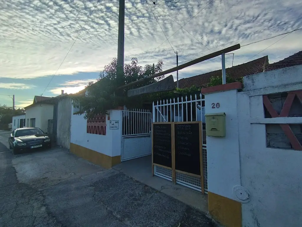 Valonia cruz _oficial_Tasca Toca do Lebre_Alcanede_recensione