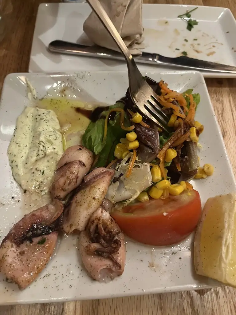 Nadia Adan_Re'Tasco_Bemfica_review