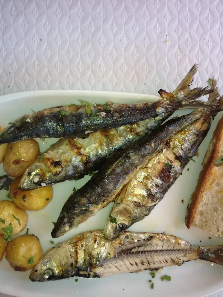 Philomene De Brito Cunha (Mena)_A Tasquinha de Benfica_Bemfica_recensione