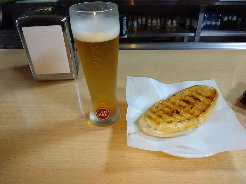 Anúncios Freelander_Café Belinha, Manuel Antonio Oliveira_Paços de Brandão_recensione