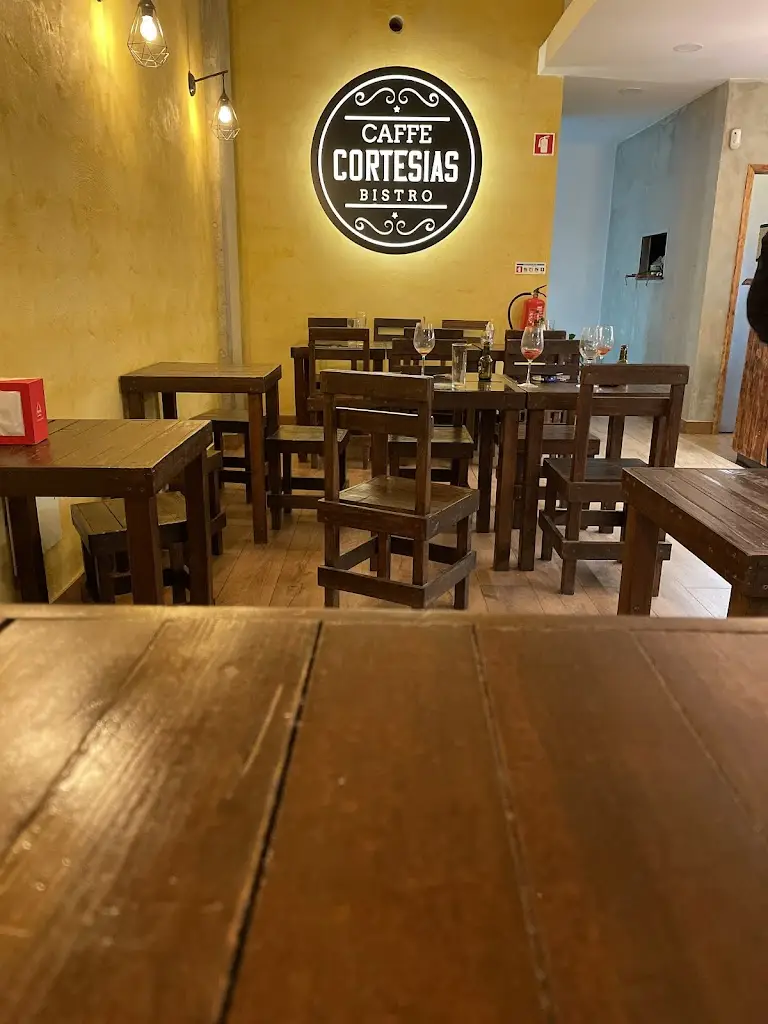 Cortesias Caffe Bistro ristorante a Cartaxo