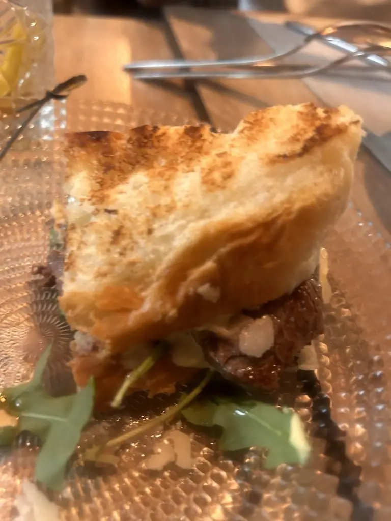 Helena J.J._A Taverna - Pátio da Emília - Ourém_Ourém_recensione