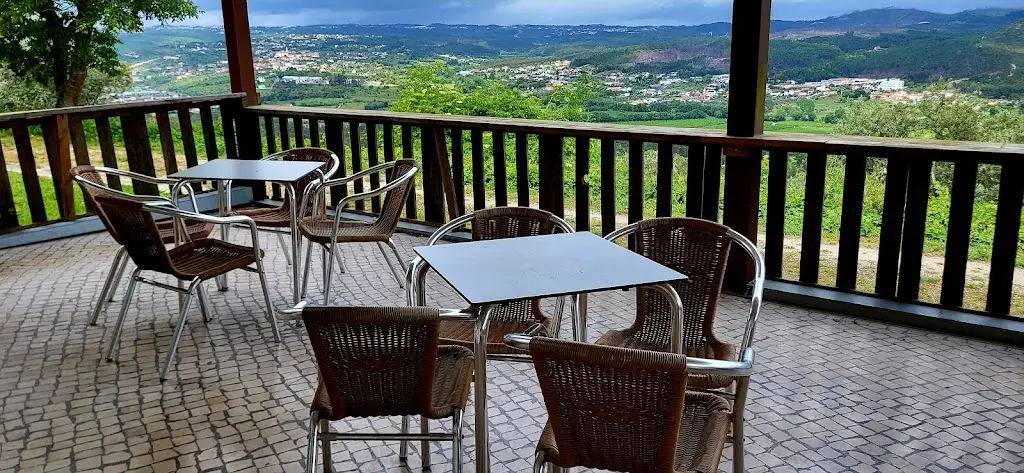 Hana Velíšková_Casa do Castelo_Ourém_recensione