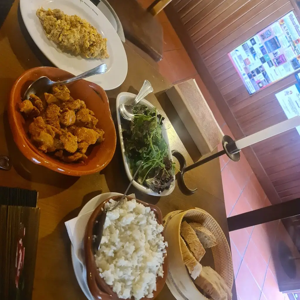 Marioli Carolina Sorrentino Ramirez_Petiscos & Granitos_Monsanto_reseña