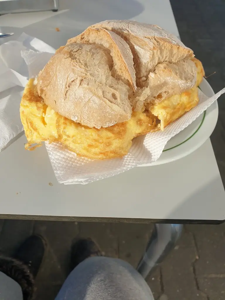 Carol French_Café Feliz_Ferreira do Zêzere_recensione