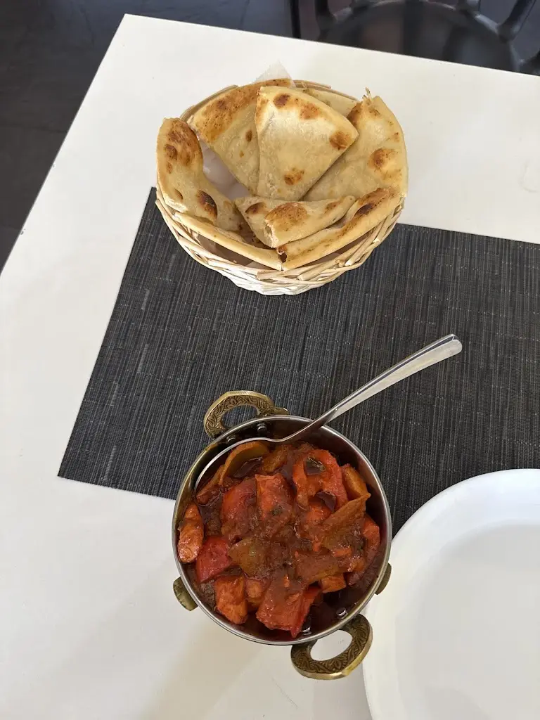 aditya goyal_REI RAIHNA_Poceirão_recensione