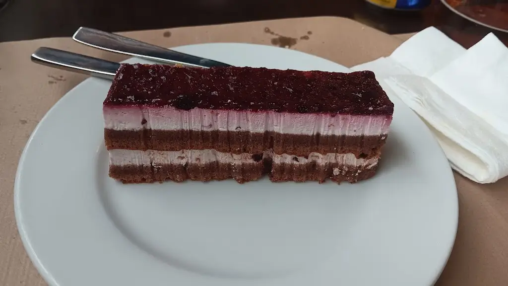 Cátia Coelho_Mau Maria_Oliveira do Bairro_reseña