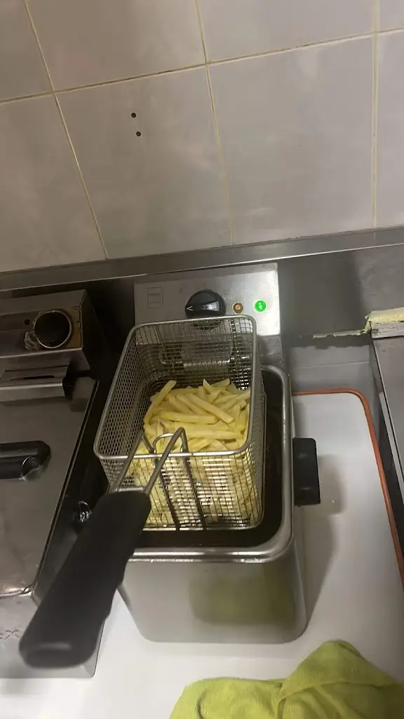 Aman Nagra_Euro India Restaurant Kebab e Pizzeria_Amora_recensione