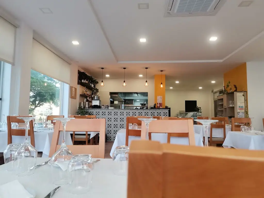 Sadiqa Restaurante_Amora_slider_image_1