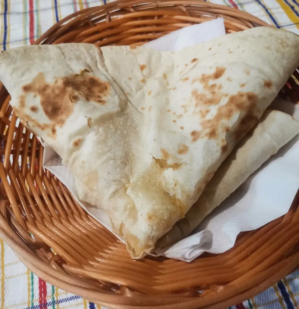 Sadiqa Restaurante_Amora_slider_image_3