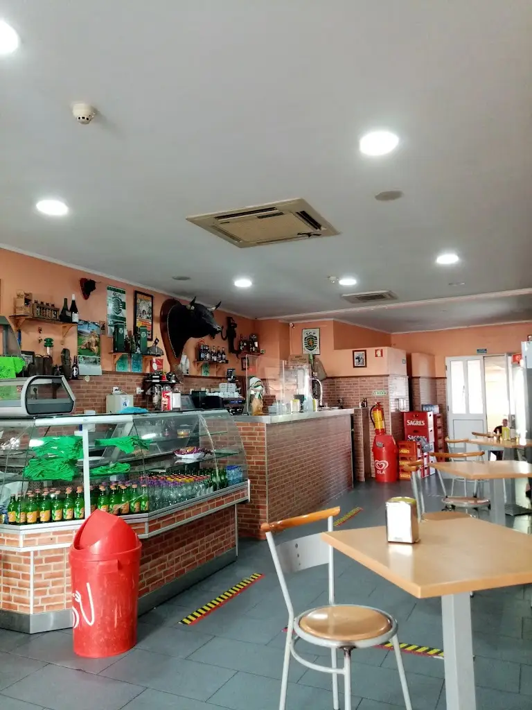 Café Restaurante Nova Lisboa ristorante a Aldeia de Paio Pires
