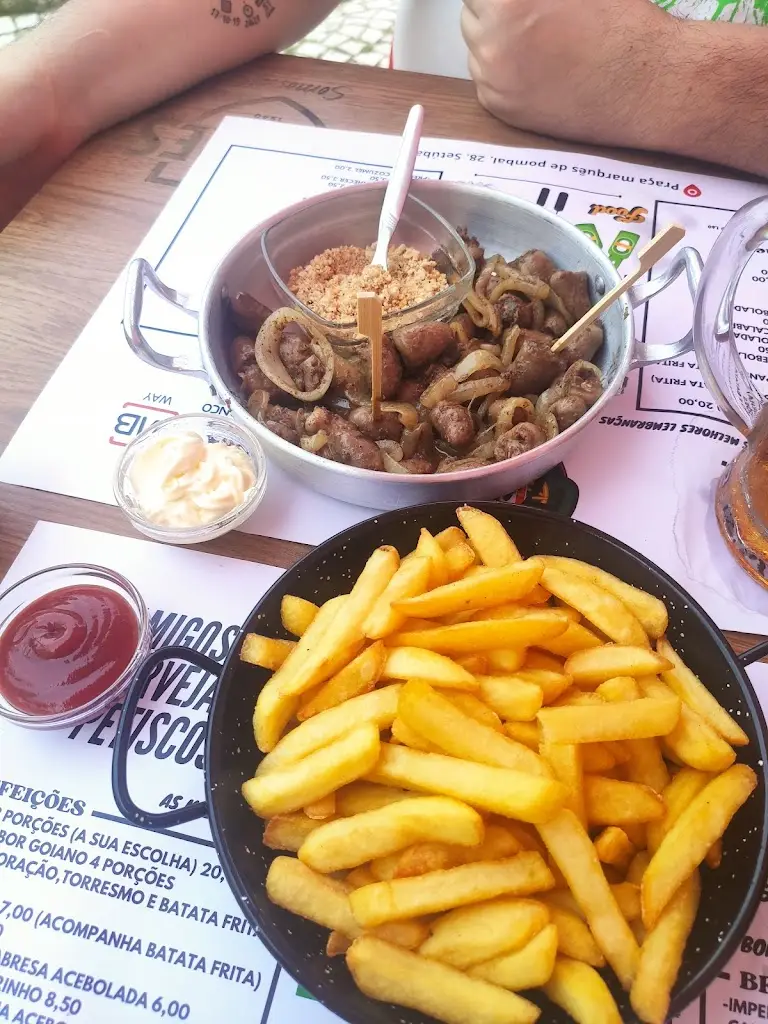 Tamires Caires_Restaurante Maranata_Arrentela_recensione