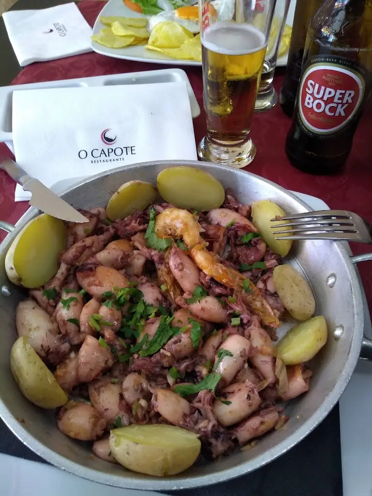 Reges Barbosa Mendes_O Capote Restaurante_Santarém_reseña