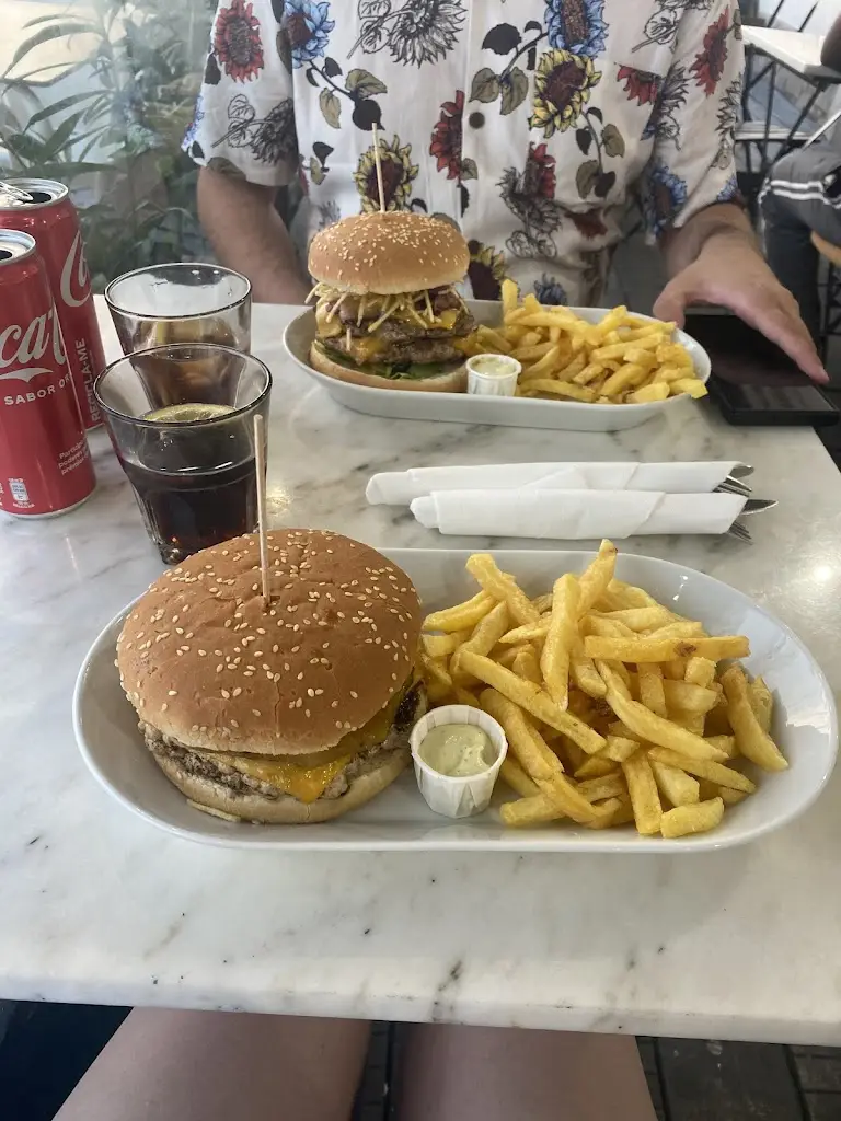 molly cambridge_Burguesita Santarém_Santarém_reseña