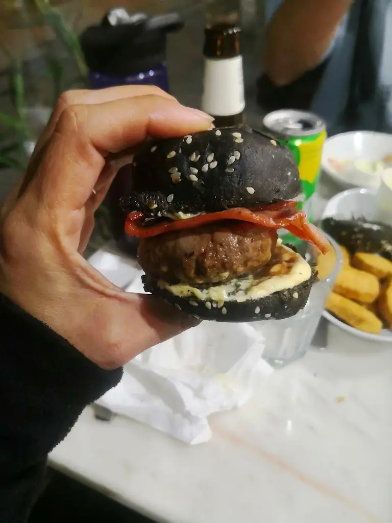 jen dee s_Burguesita Santarém_Santarém_reseña