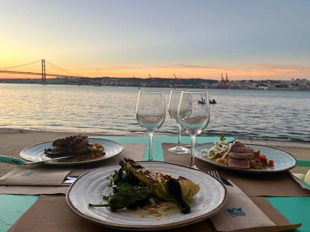 Magda Włoczewska_Atira-te ao Rio_Almada_reseña