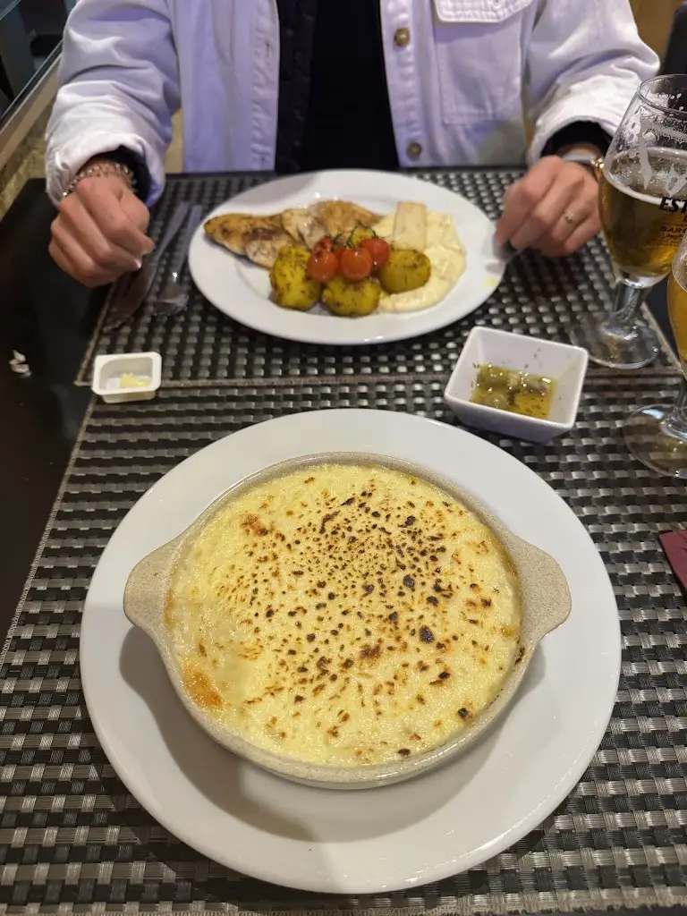 Julien_Capitão Almada_Almada_review