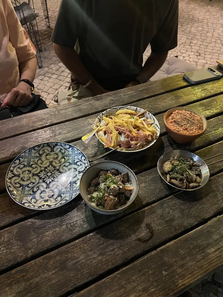 Amandeep Rakhraj_Social. Vinhos & Petiscos Alcácer do Sal_Alcácer do Sal_recensione