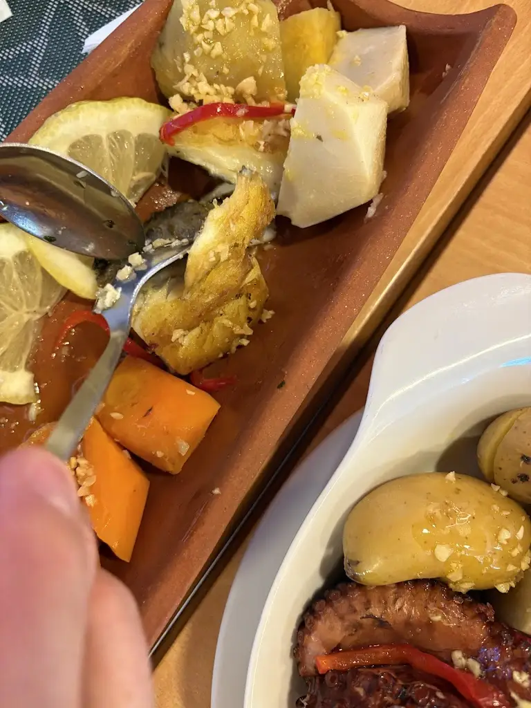 Dominique Bilodeau_Restaurante Poço Azul_Fenais da Ajuda_recensione