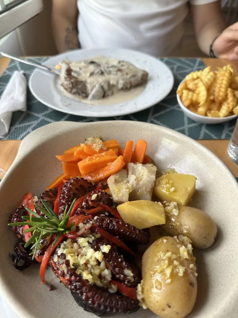 Restaurante Poço Azul_Fenais da Ajuda_slider_image_3